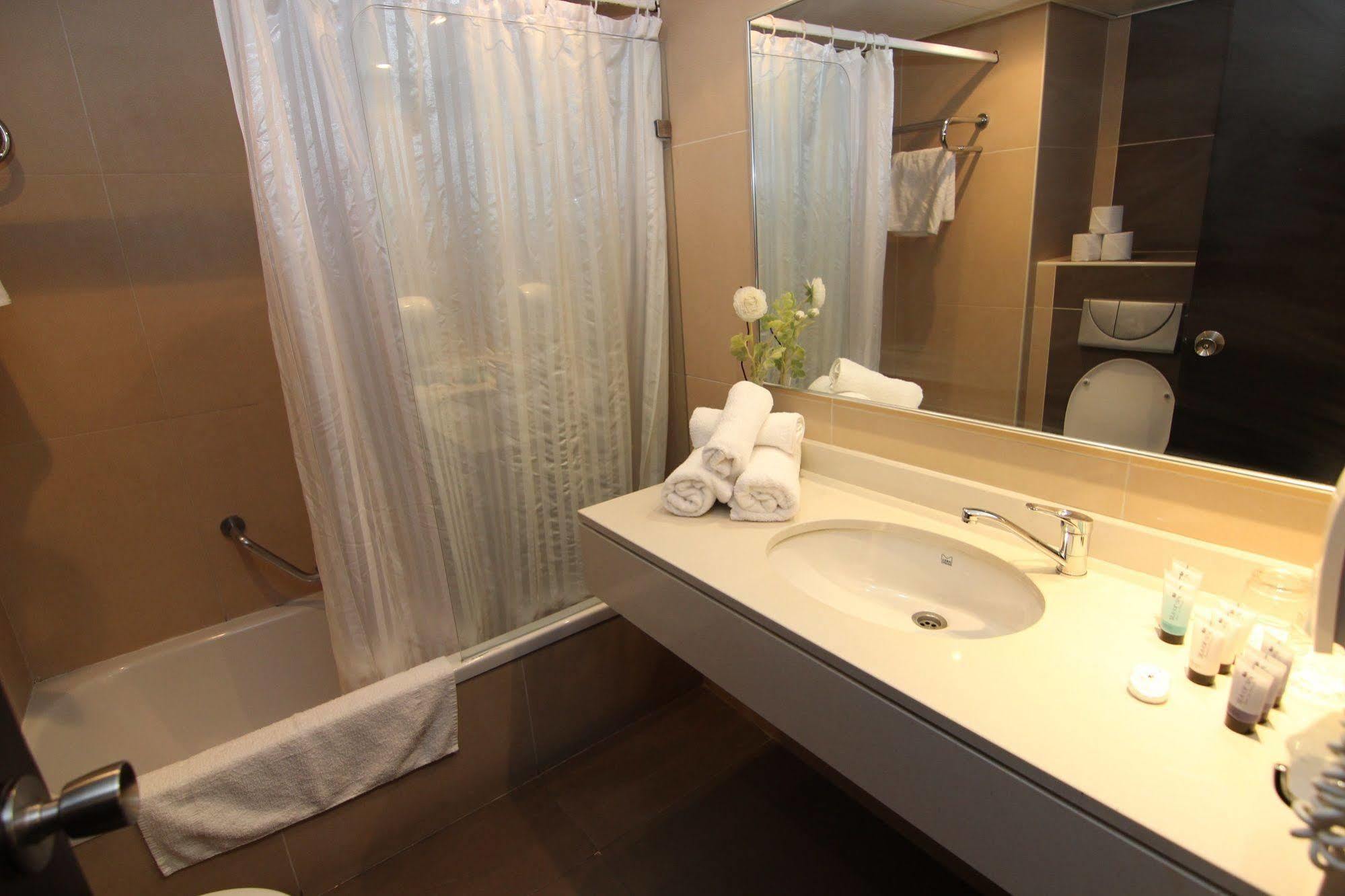 Carlton City Hotel Nahariya Exterior foto