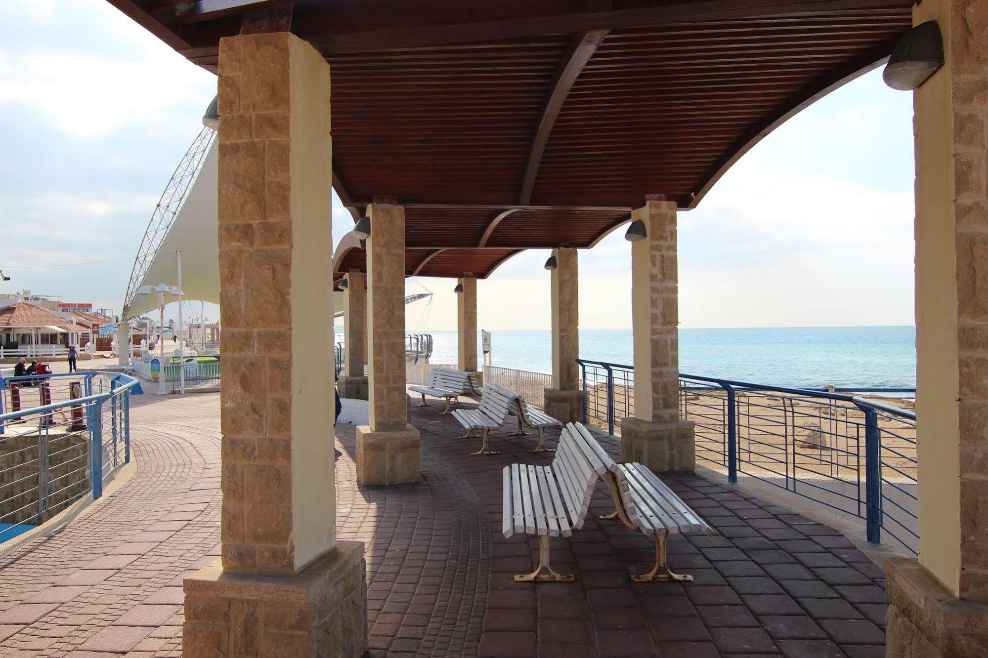 Carlton City Hotel Nahariya Exterior foto