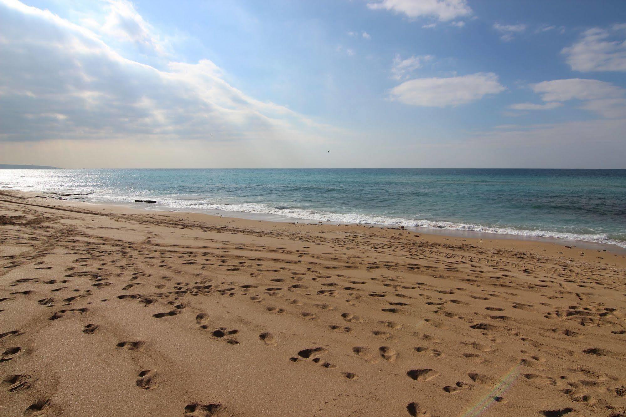 Carlton City Hotel Nahariya Exterior foto